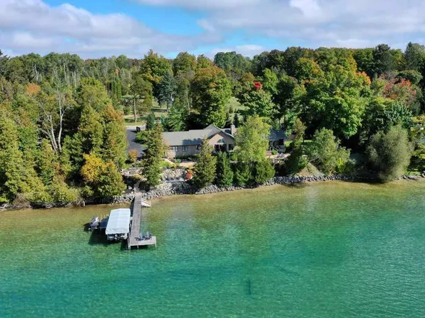 4595 Lake St, Central Lake, MI 49622
