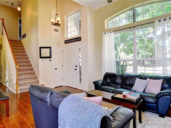 5th image of 900 Hillwood Ct