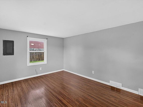 3rd image of 9 Long Avenue