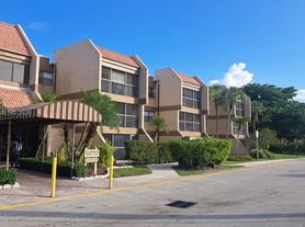 240 Lakeview Dr