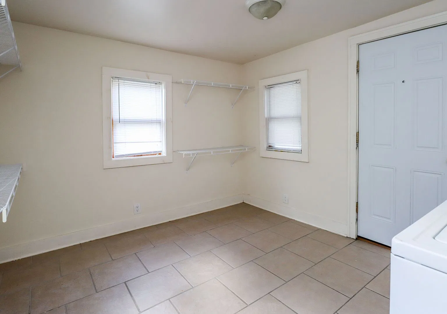 1111 E Walnut — Photo 1