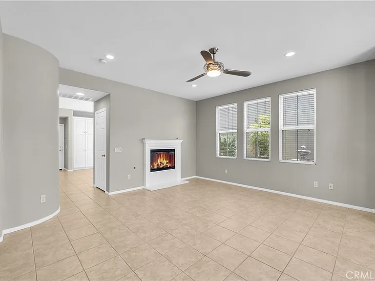 14 Conservatory Dr — Photo 4