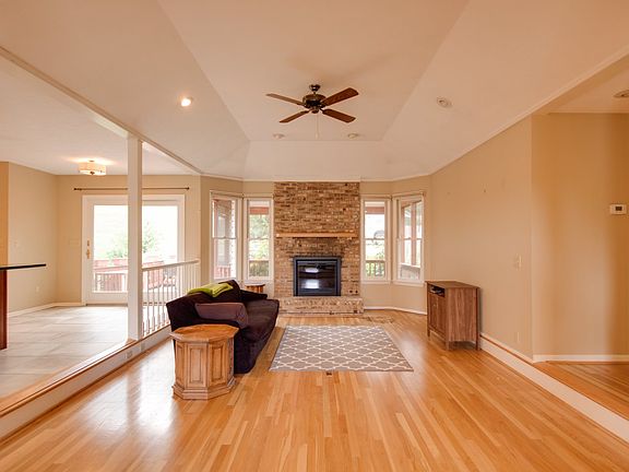 3rd image of 1304 Bradley Dr