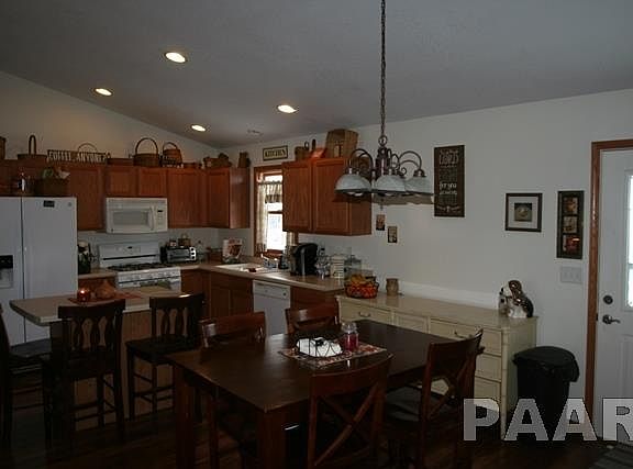 3rd image of 406 Coventry Ln