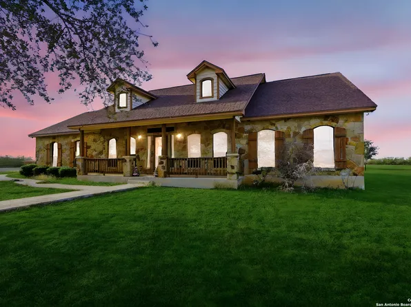 3036 State Highway 97W, Floresville, TX 78114