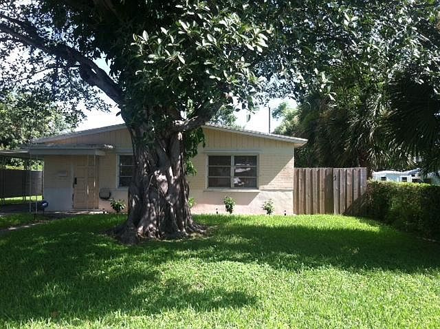 1st image of 121 SE 9th Ave