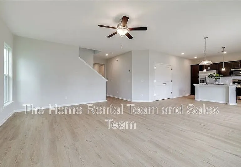113 Fenway St — Photo 9