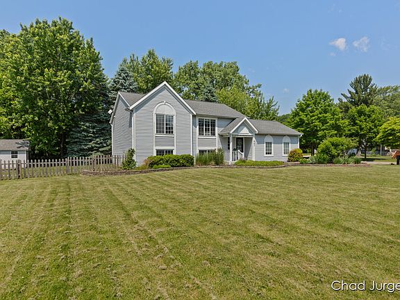 3rd image of 647 Maynard Ave NW