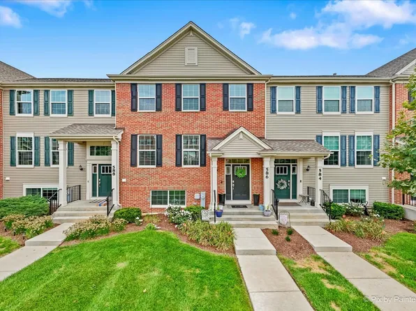 586 Cimmaron Cir, Crystal Lake, IL 60012