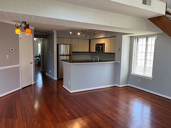 2nd image of 6041 Curtier Dr