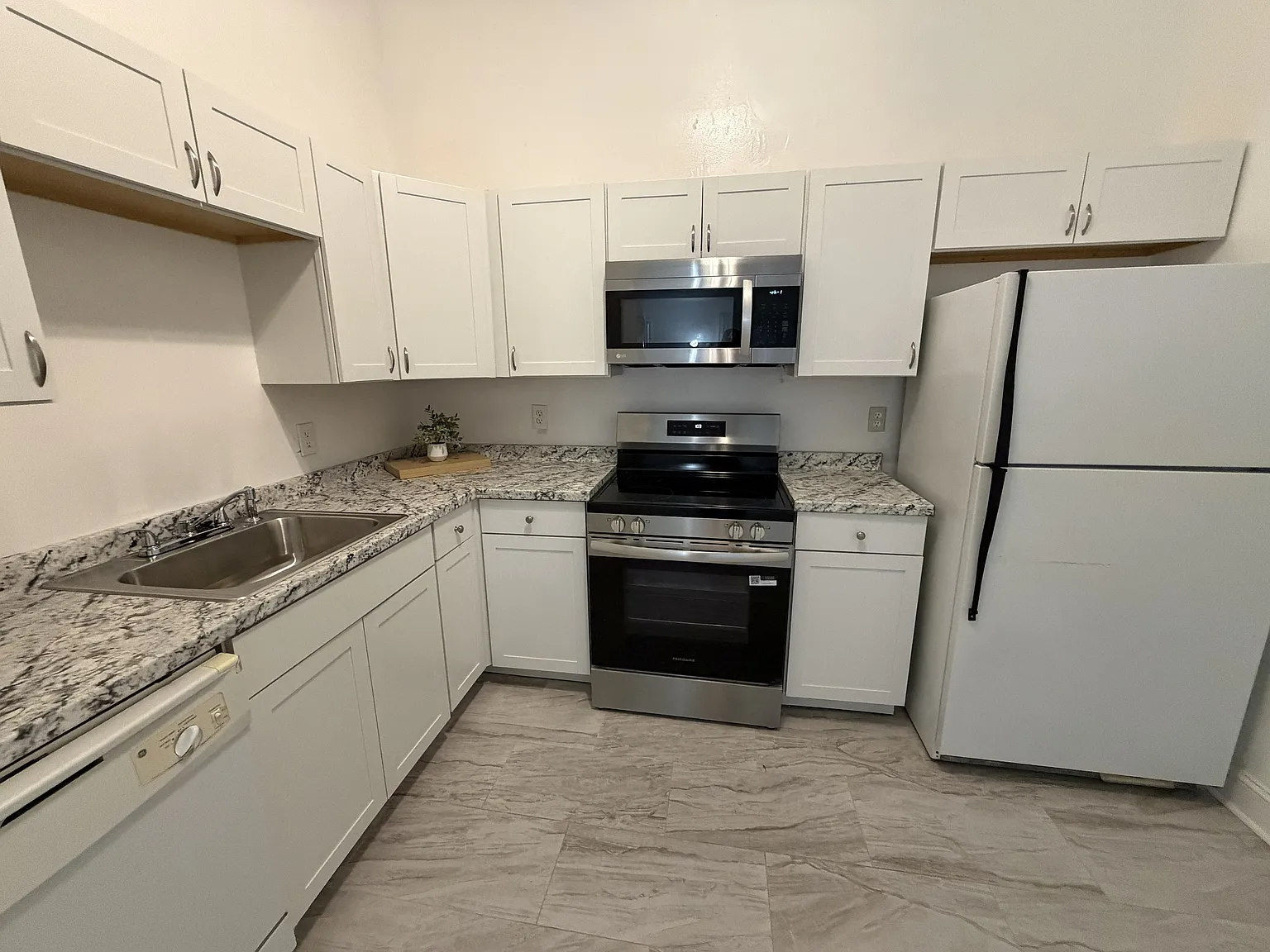 2 bed, 800 sqft, $1,250 — Photo 2