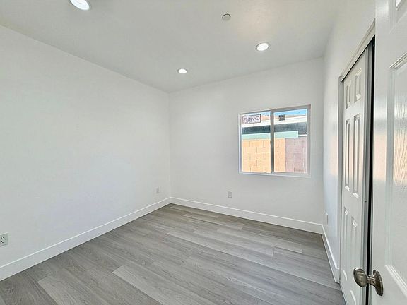 5th image of 11522 S June St