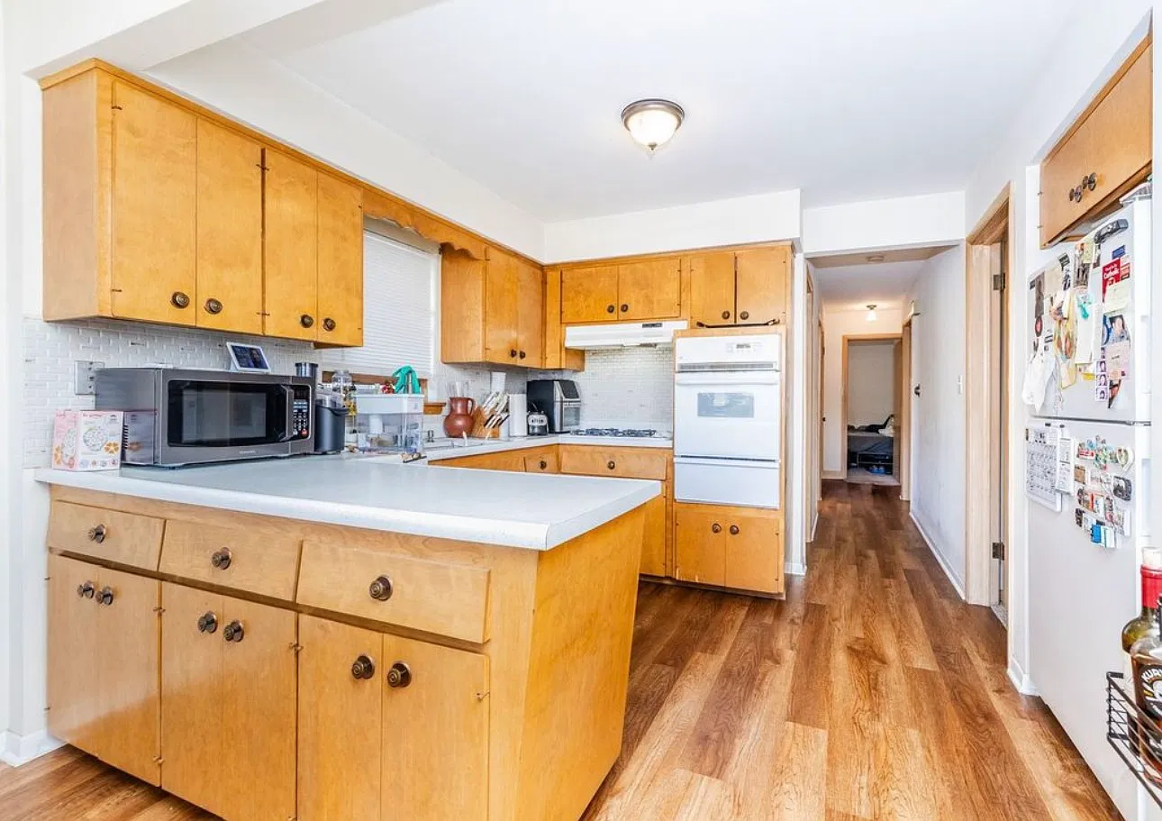 3 bed, 1.5 bath, $2,500 — Photo 2