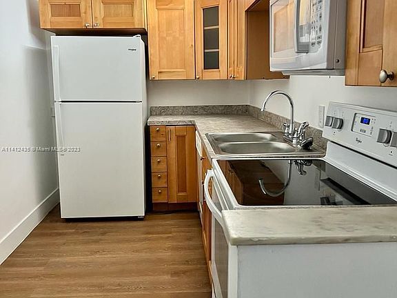 3rd image of 1251 NE 108th St APT 216