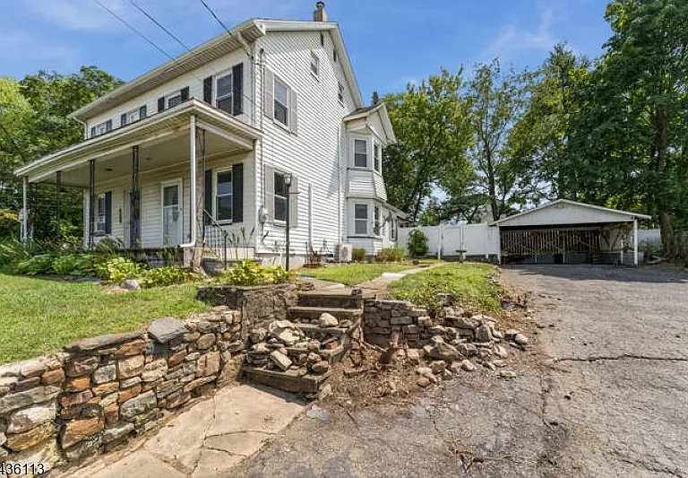 910 Belvidere Rd — Photo 2