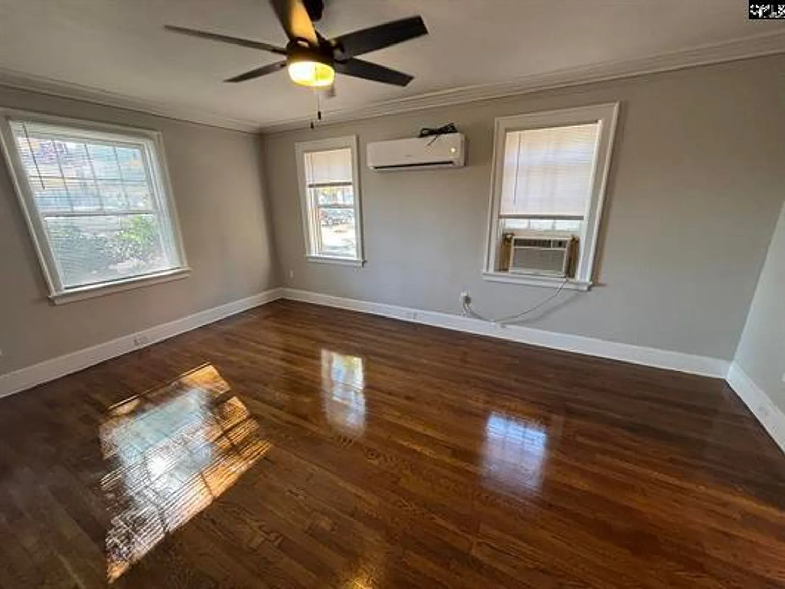 1219 Elwmood Ave — Photo 2