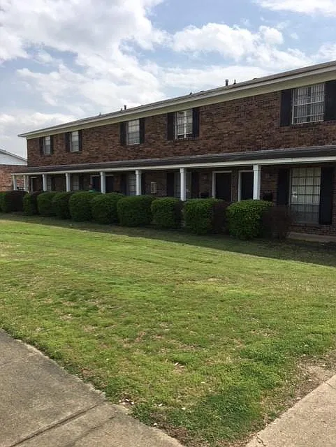 2 bed, 1.5 bath, 900 sqft, $900 — Photo 1