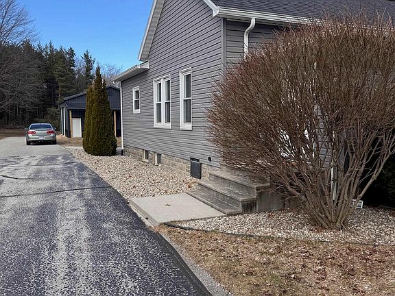 3rd image of 1121 Midland Rd