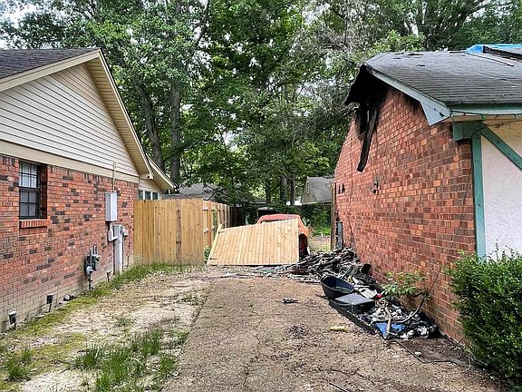 4th image of 5863 Lake Port Dr W