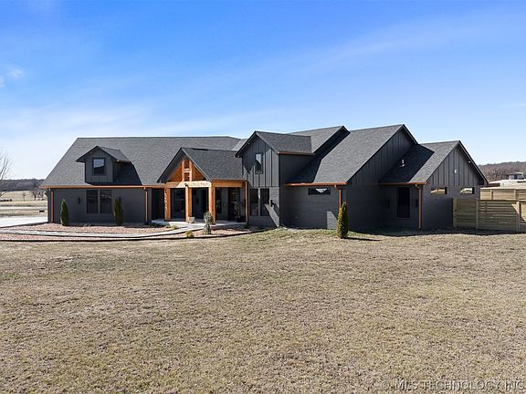 3rd image of 456 Tuscan Rd E