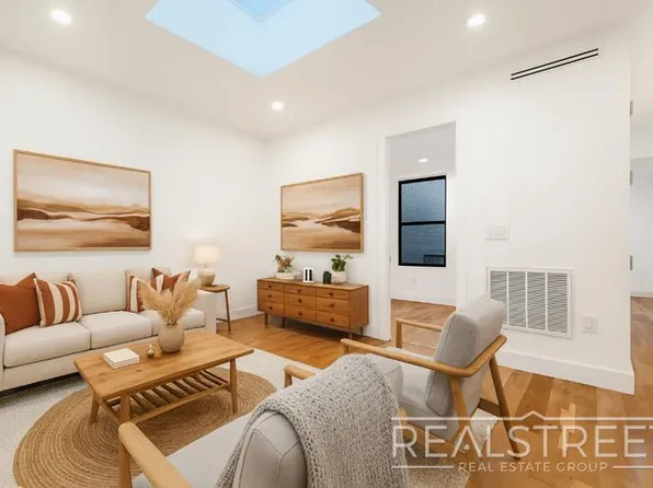 522 Eastern Parkway image 2 of 8