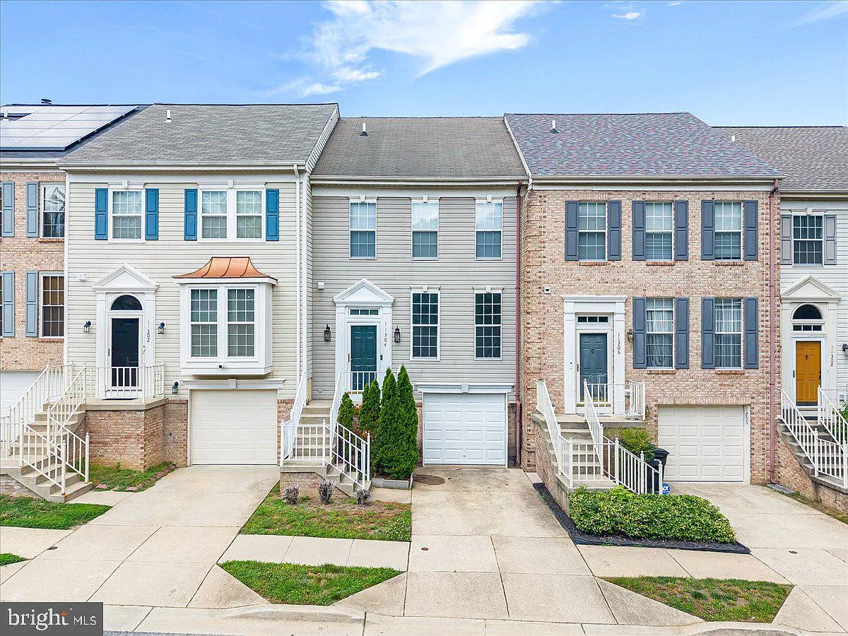 3 bed, 2.5 bath, 1360 sqft, $3,100 — Photo 2