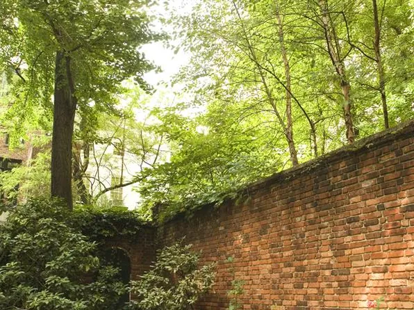 152 East 81st Street image 1 of 3