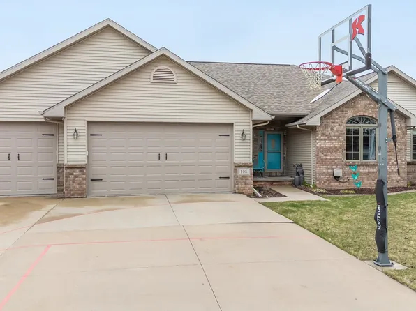105 Edgewood Ln, Combined Locks, WI 54113