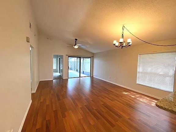 3rd image of 527 Fernwood Dr