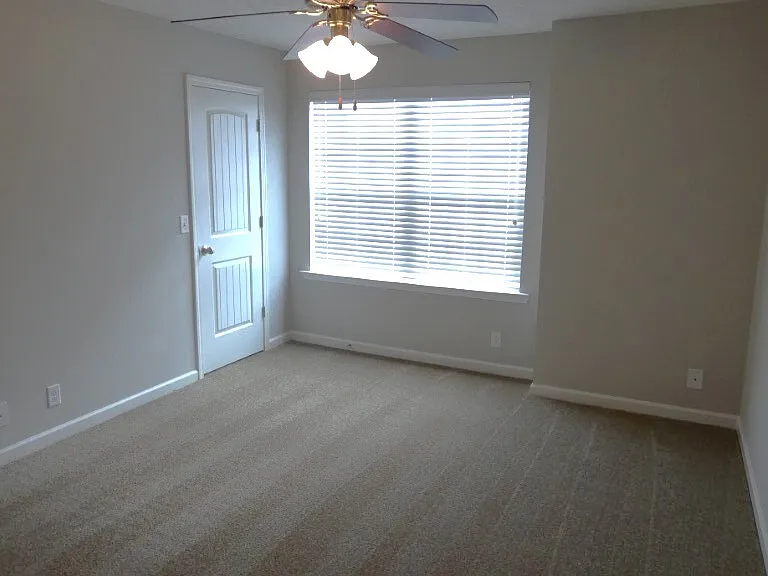 1423 Clydesdale St — Photo 14