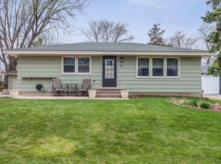 15 Farrell St N, Maplewood, MN 55119