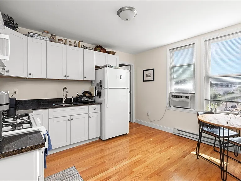 220 Middlesex Ave #5 — Photo 3