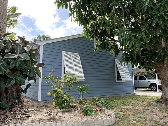 2nd image of 2282 NE Marguerite St