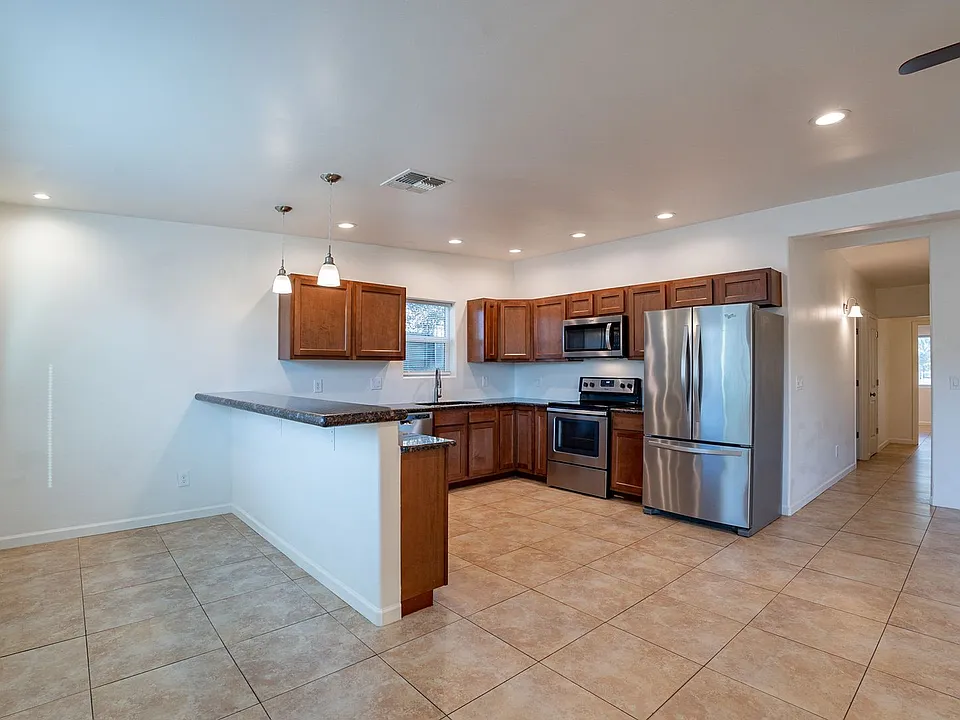 436 E. Waverly St.