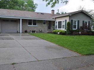 686 Bernard Dr, Buffalo Grove, IL 60089