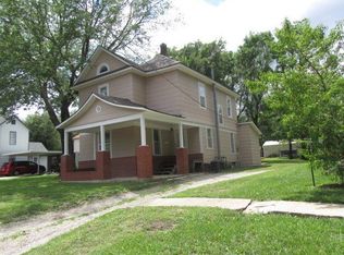215 S Forest Ave, Chanute, KS 66720
