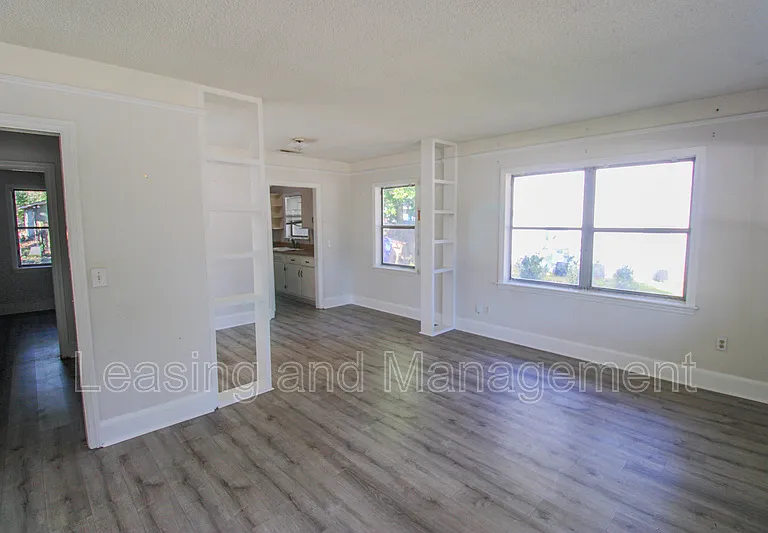 2104 Maybank Hwy — Photo 4