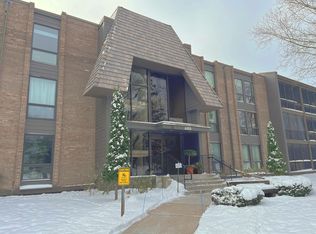 6105 Lincoln Dr APT 231, Edina, MN 55436