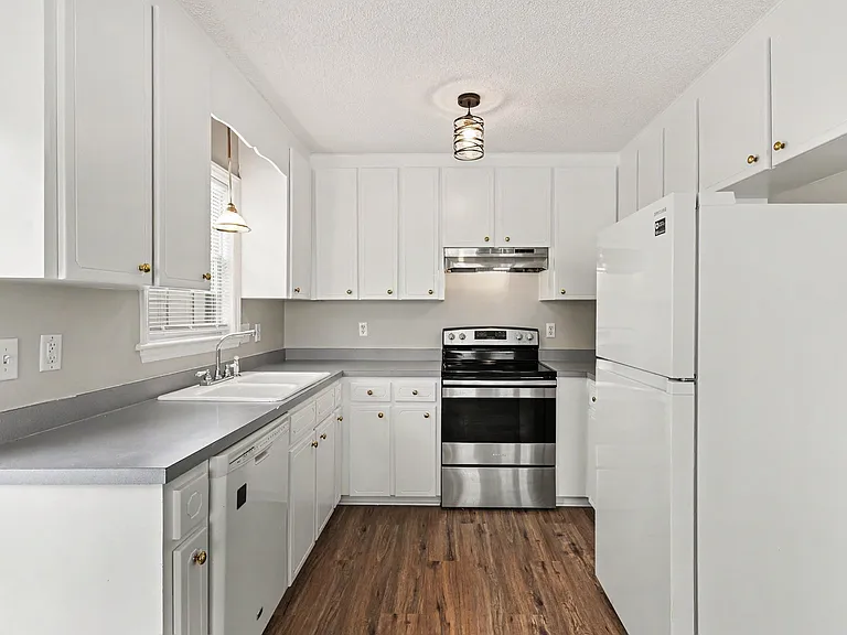 200 Waterford Dr — Photo 11