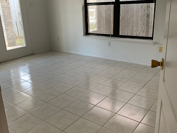 5th image of 1810 Pheasant Dr