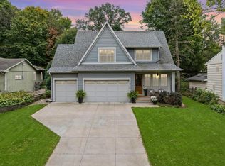 18925 Easton Rd, Deephaven, MN 55391