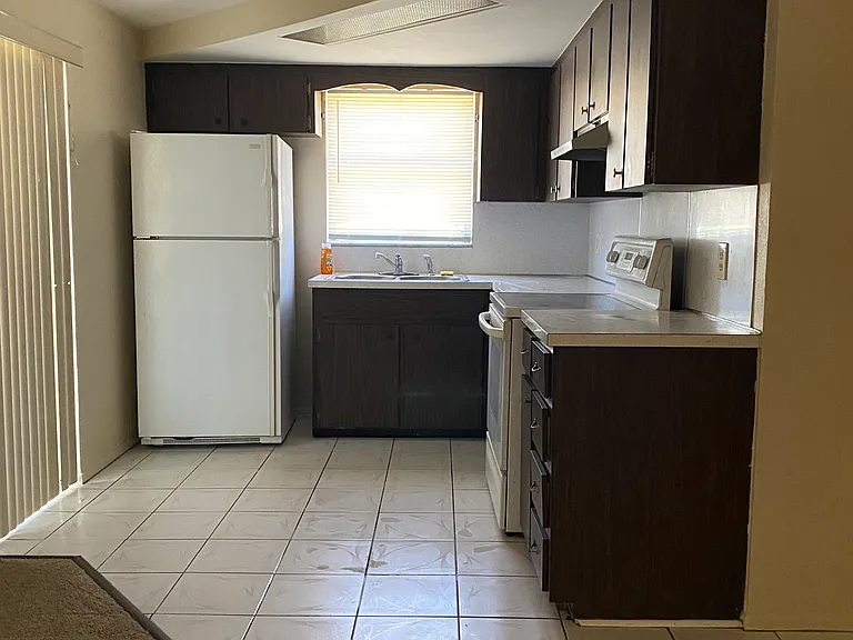 1015 Viking Dr — Photo 4