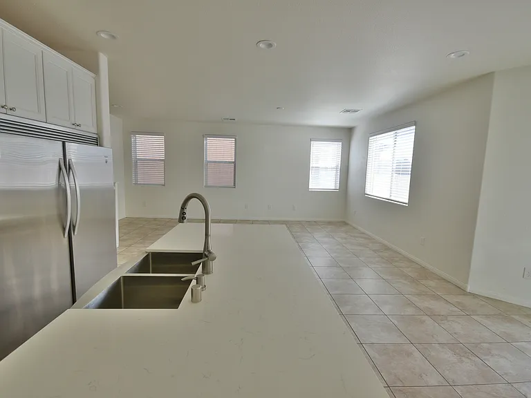 3041 Lake Como Ave — Photo 12