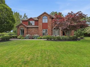 6236 Cloverleaf Dr, East Amherst, NY 14051
