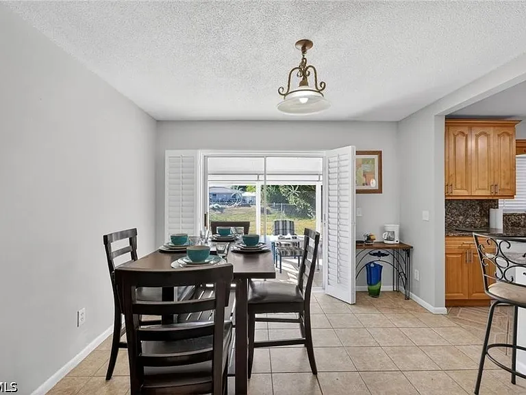 211 S Lake Dr — Photo 7