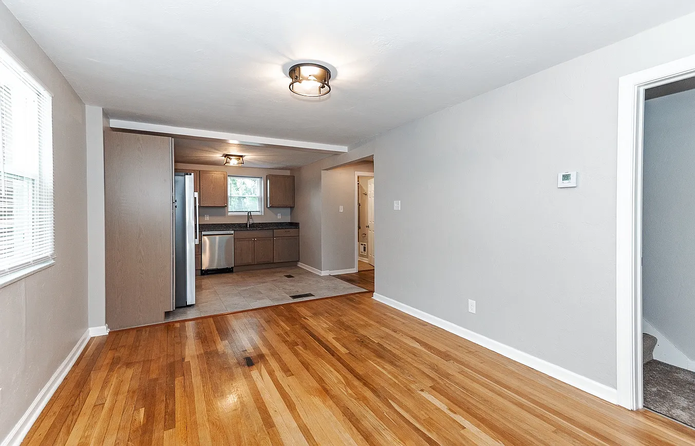 3 bed, 1333 sqft, $2,200 — Photo 4