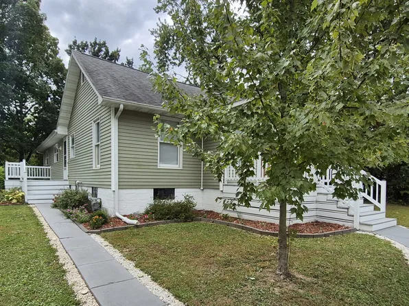 131 S Pershing Ave, Taylorville, IL 62568