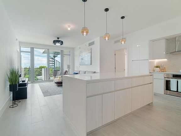 2nd image of 111 SE 1st Ave #514