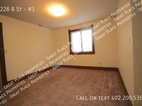 3228 R St APT 3, Lincoln, NE 68503