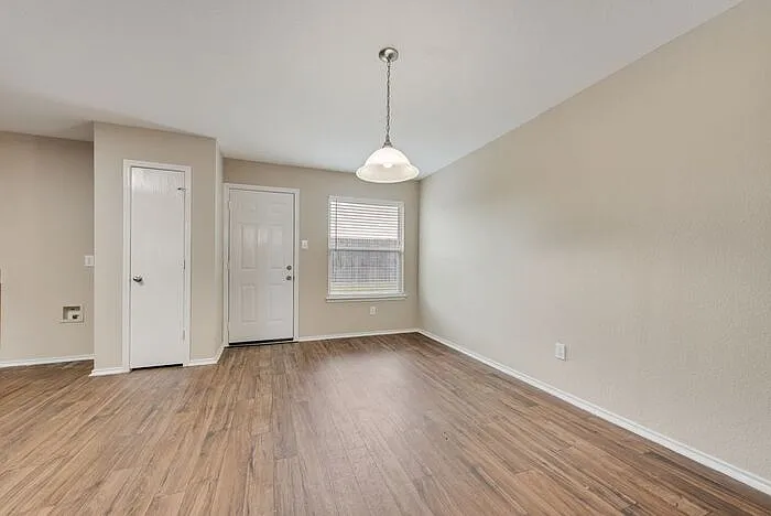 6233 Balcony Ln — Photo 6